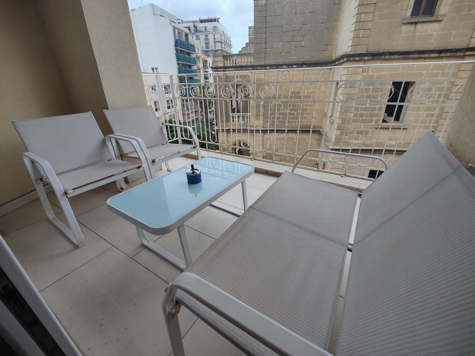 Central Modern Sliema 2 Bedroom Apartment المظهر الخارجي الصورة